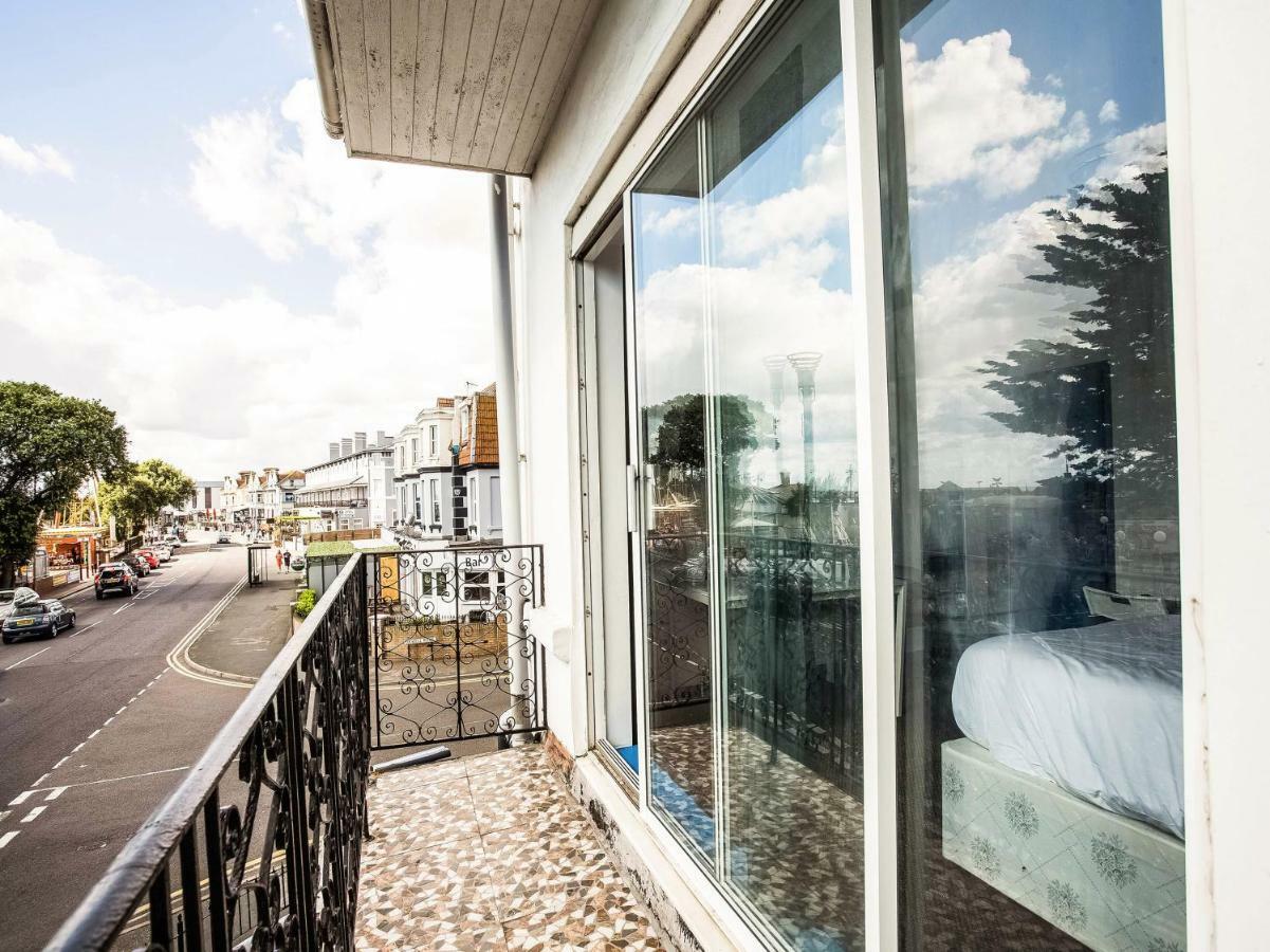 The Clacton Hotel 外观 照片