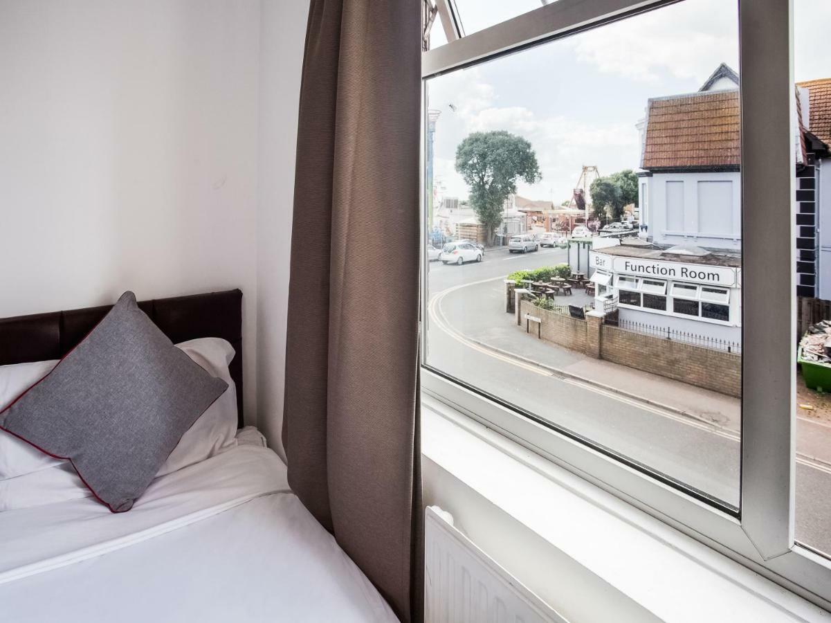 The Clacton Hotel 外观 照片